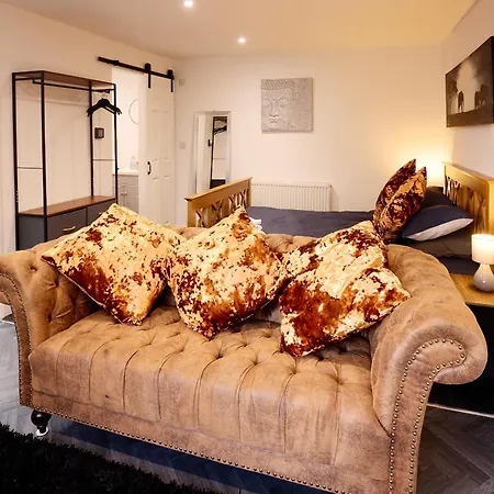 Apartment A Stylish & Welcoming